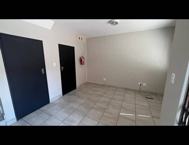 300M² WAREHOUSE TO LET IN N4 GATEWAY INDUSTRIAL PARK